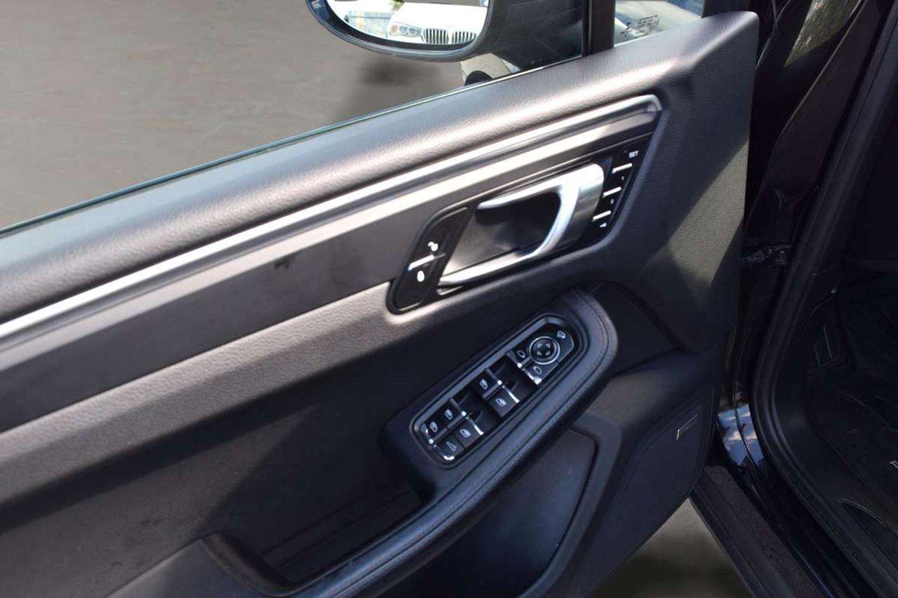 2018 Porsche Macan AWD Navi Panoramic Sunroof Photo
