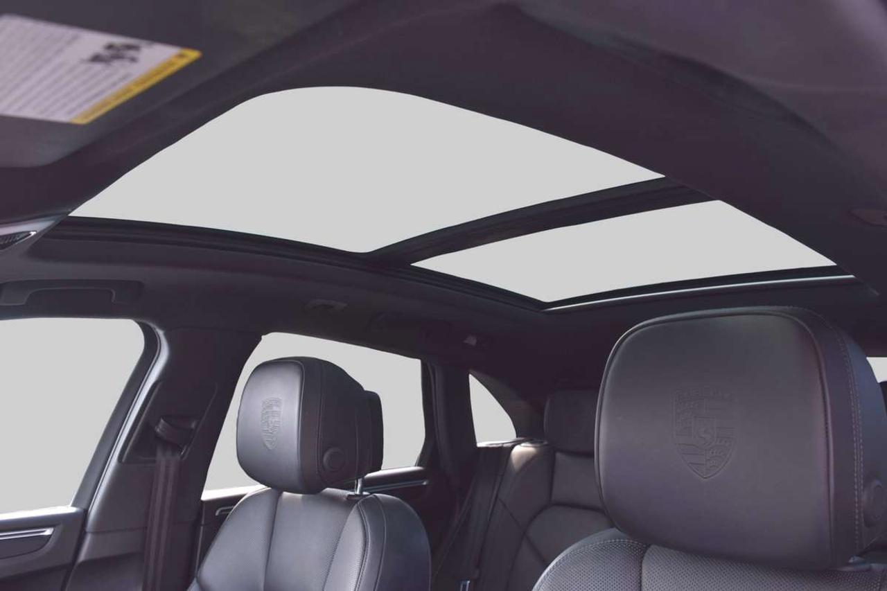 2018 Porsche Macan AWD Navi Panoramic Sunroof Photo