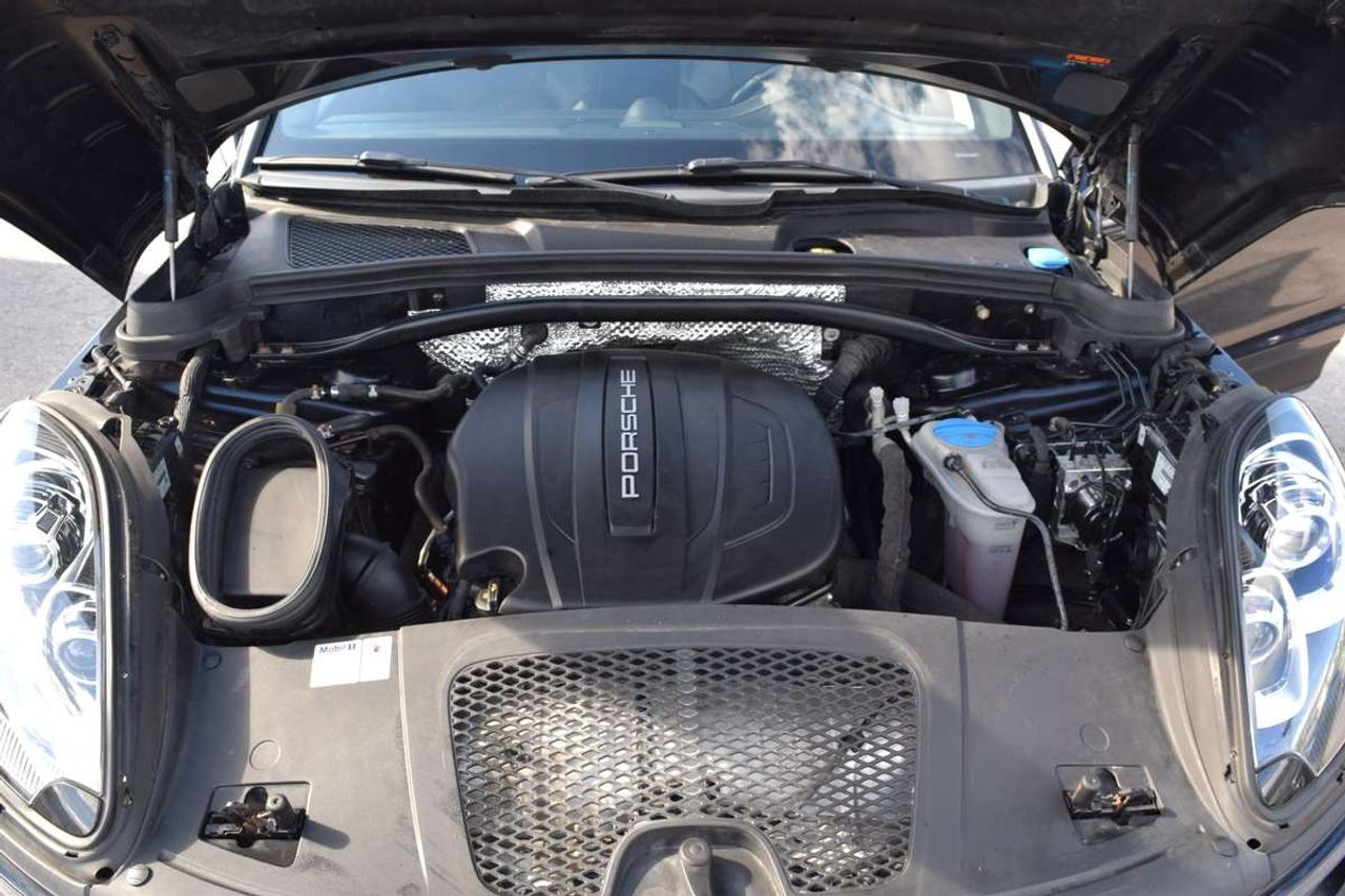 2018 Porsche Macan AWD Navi Panoramic Sunroof Photo