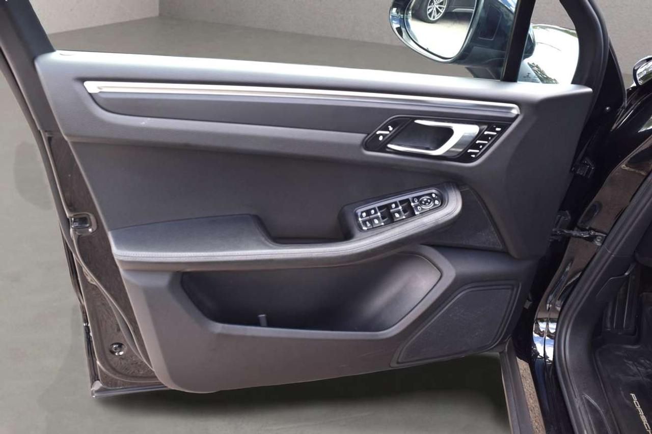 2017 Porsche Macan AWD Navi Panoramic Sunroof Photo