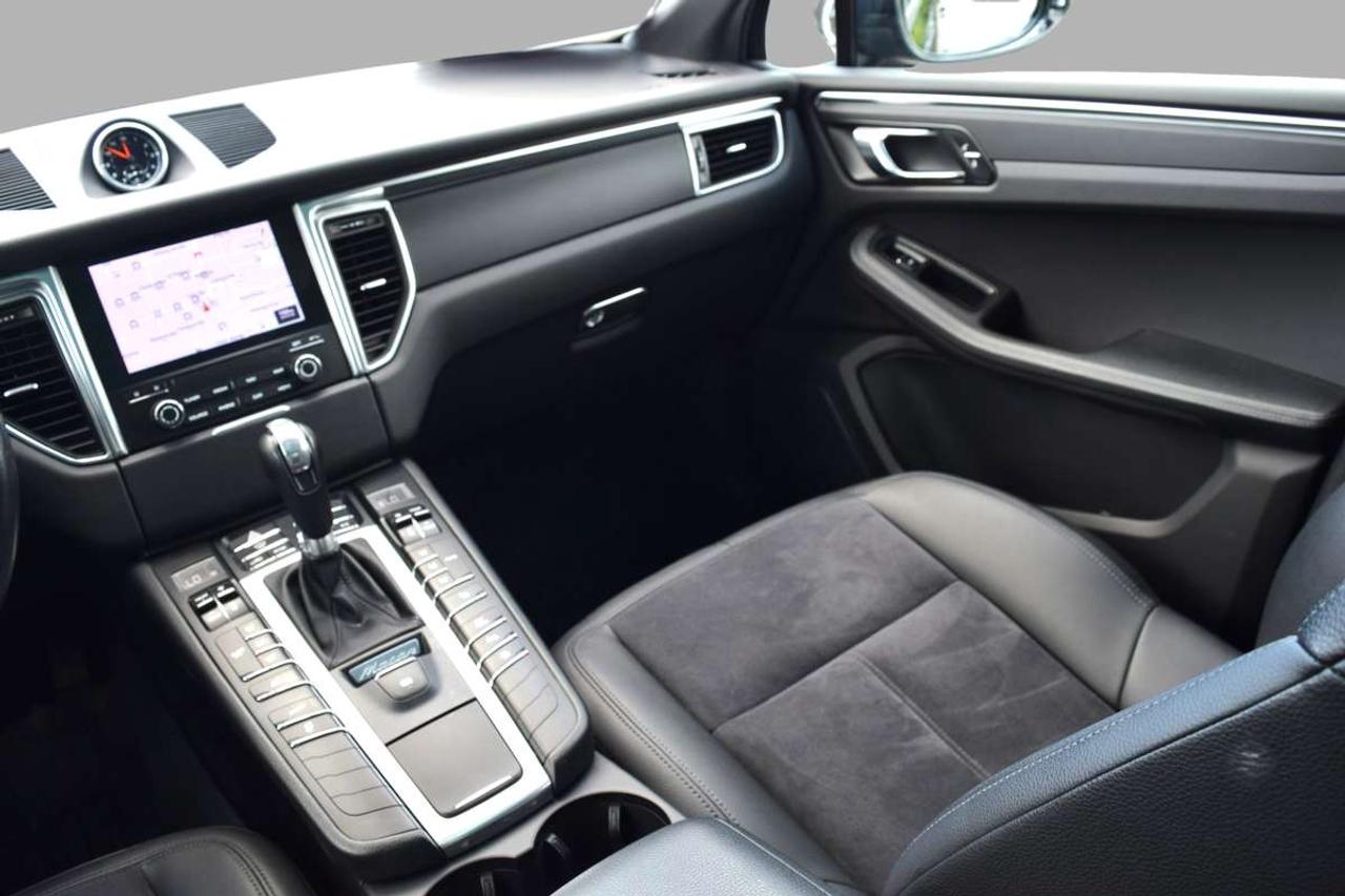 2017 Porsche Macan AWD Navi Panoramic Sunroof Photo