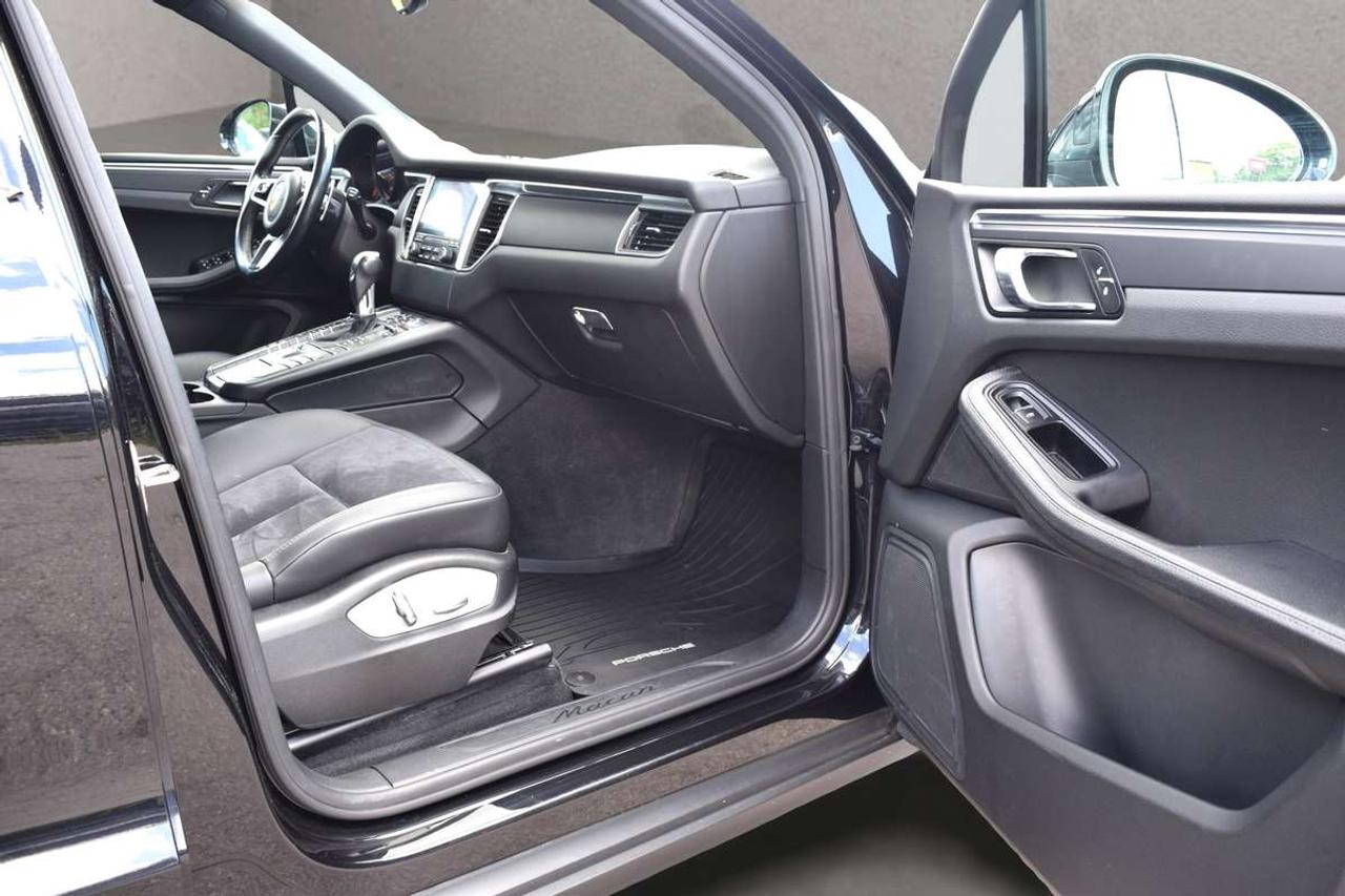 2017 Porsche Macan AWD Navi Panoramic Sunroof Photo