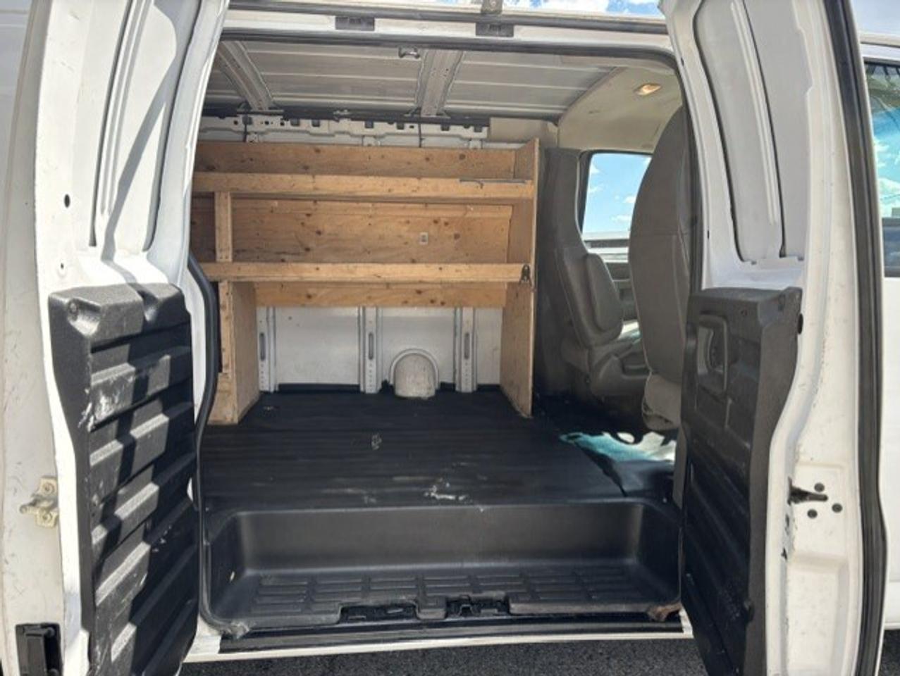 2016 GMC Savana Cargo Van 2500 ONLY 60,000KM-LADDER RACKS-SHELVES-NEW TIRES! Photo