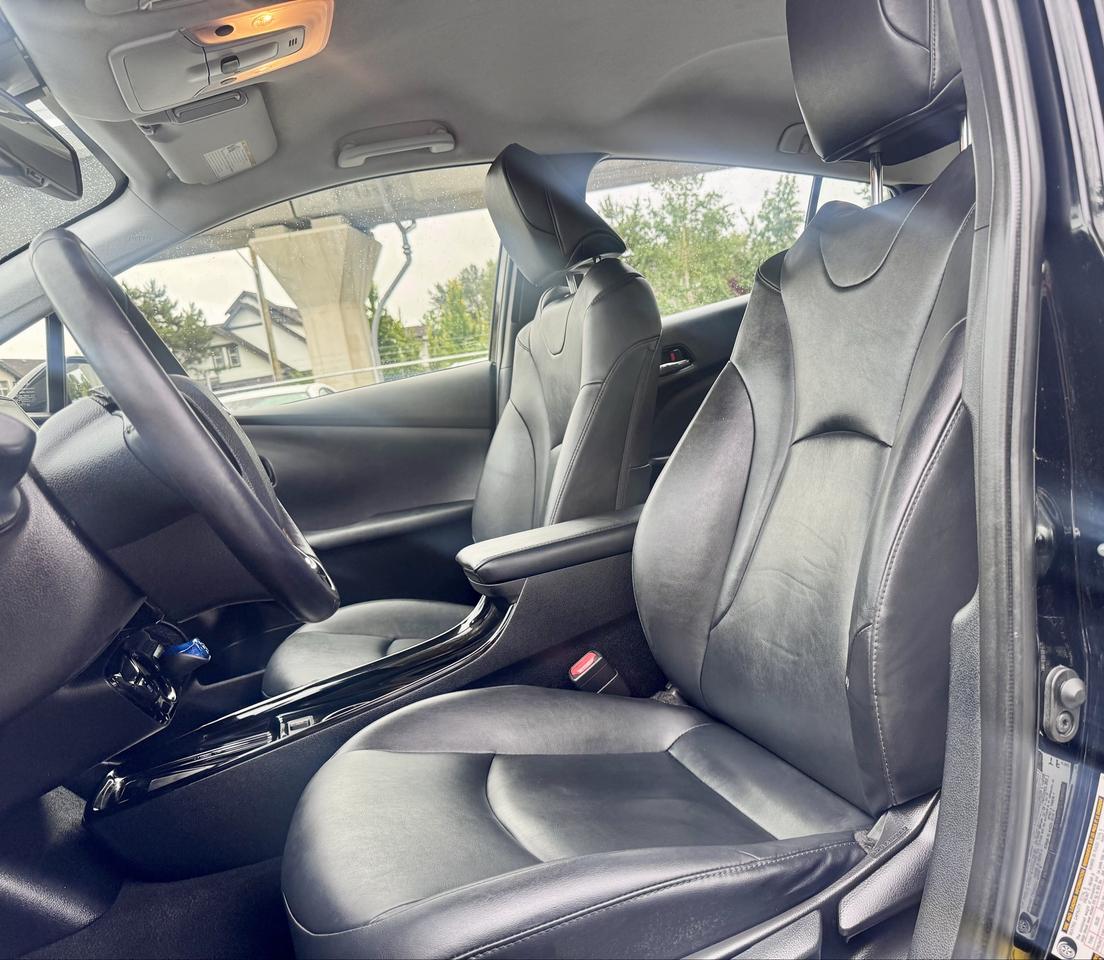 2020 Toyota Prius FINANCING AVAILABLE Photo9