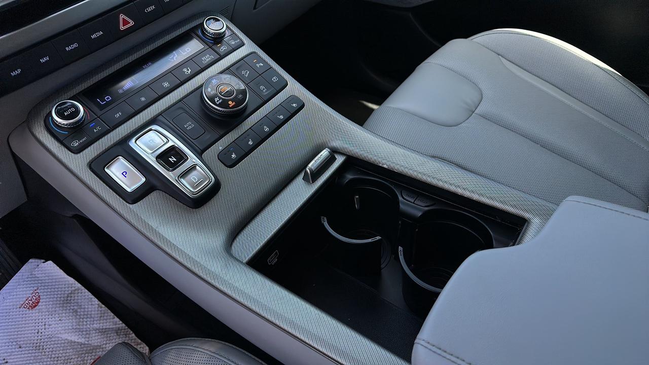2024 Hyundai PALISADE 7 Passenger Photo