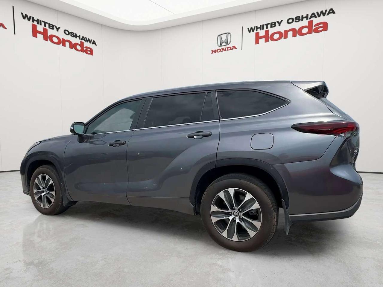2025 Toyota Highlander XLE Photo