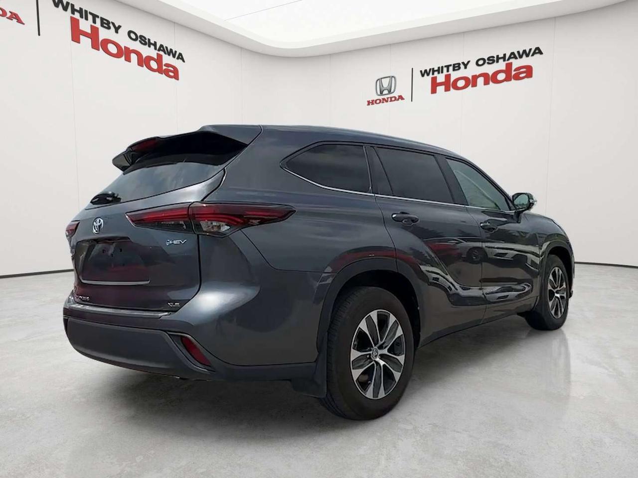2025 Toyota Highlander XLE Photo