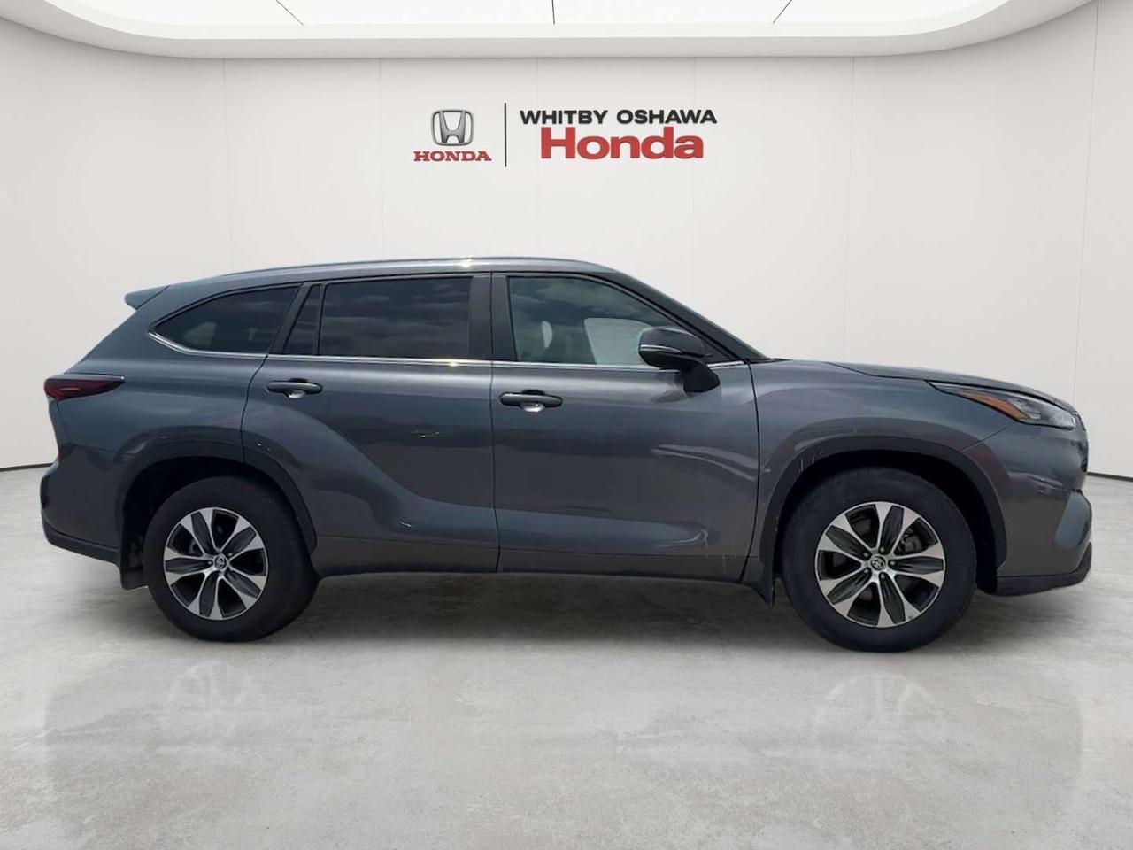 2025 Toyota Highlander XLE Photo