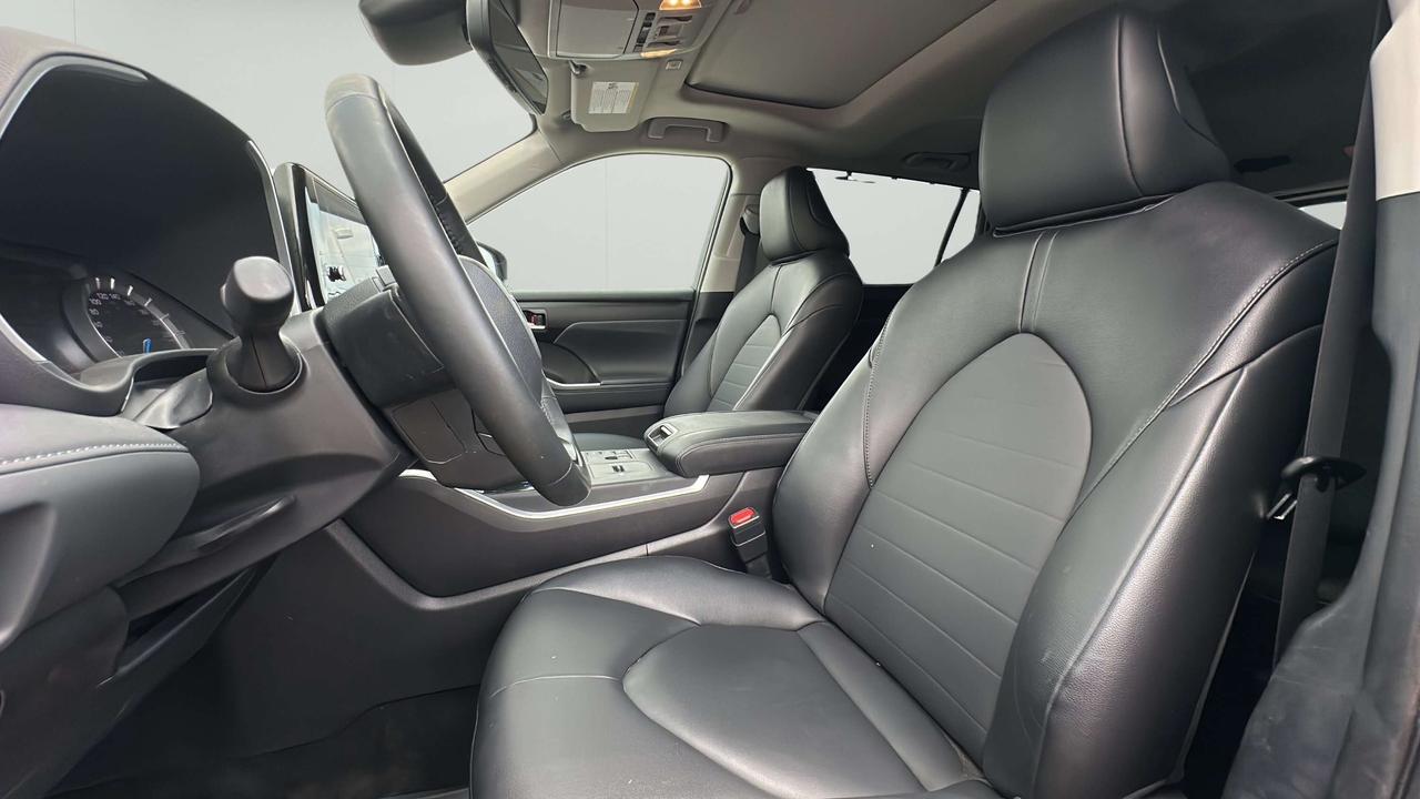 2025 Toyota Highlander XLE Photo