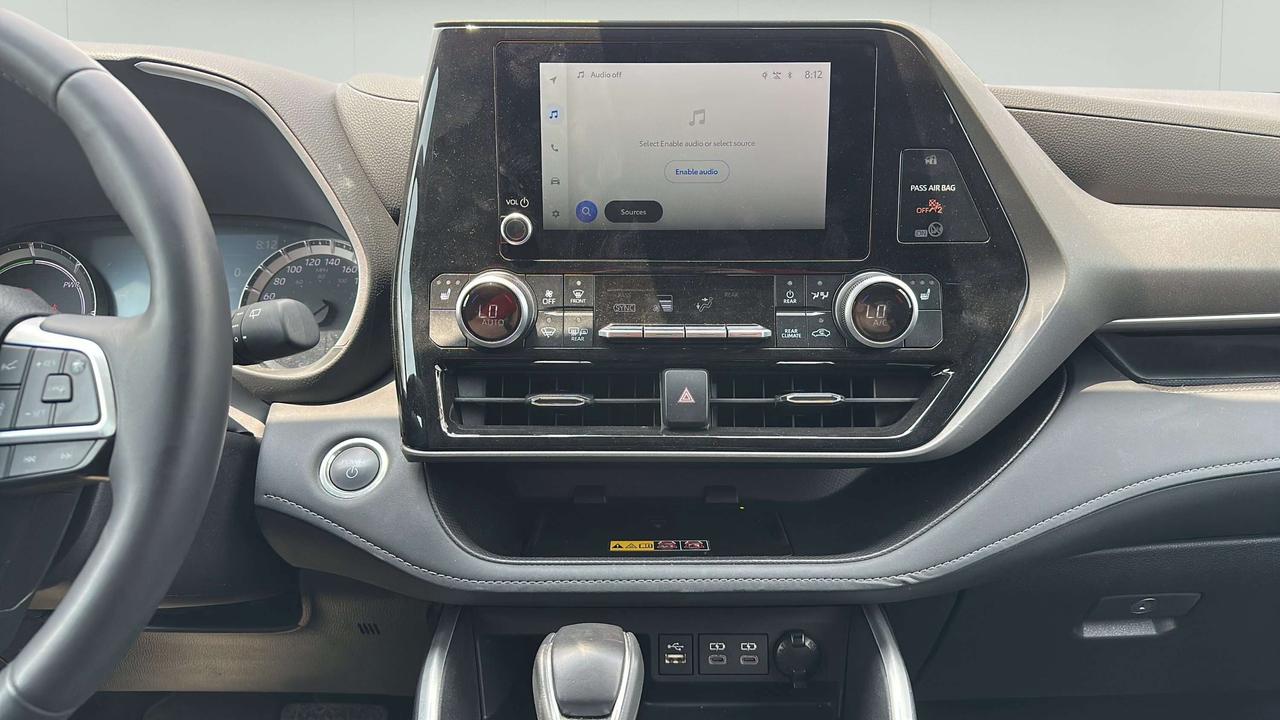 2025 Toyota Highlander XLE Photo