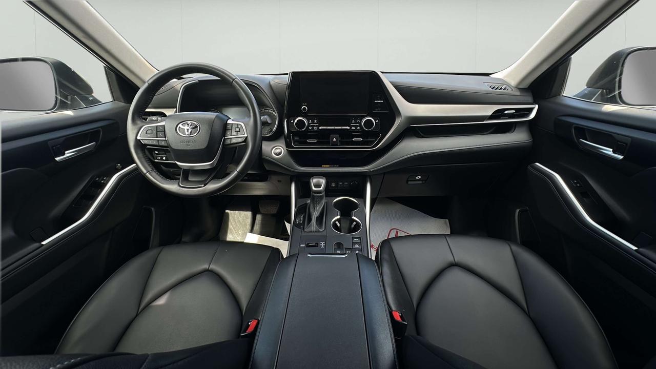 2025 Toyota Highlander XLE Photo