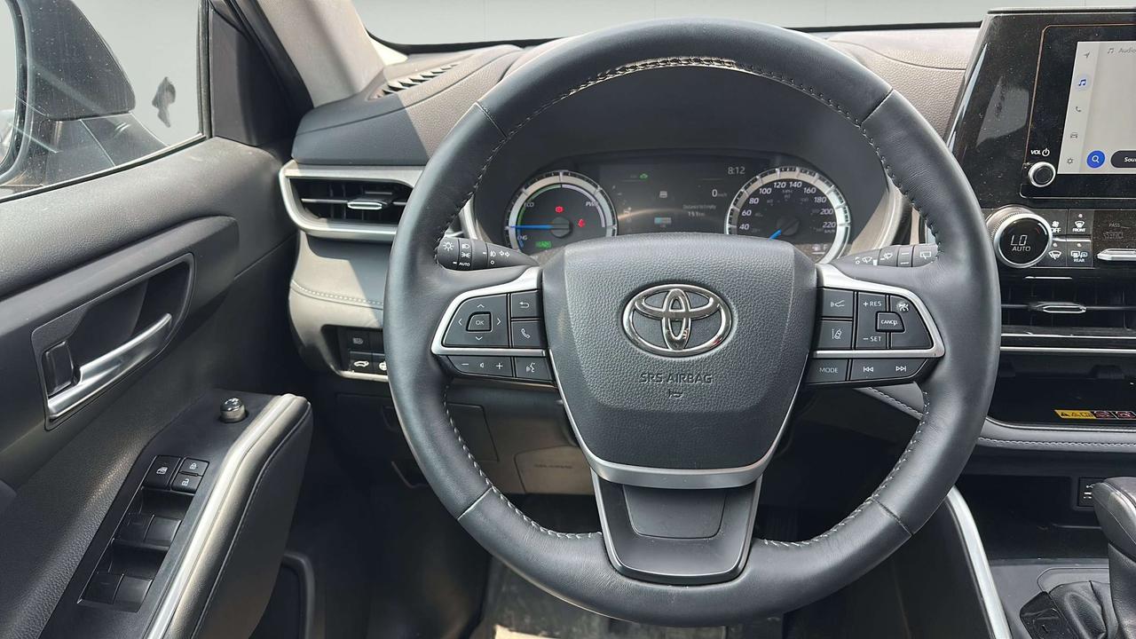 2025 Toyota Highlander XLE Photo