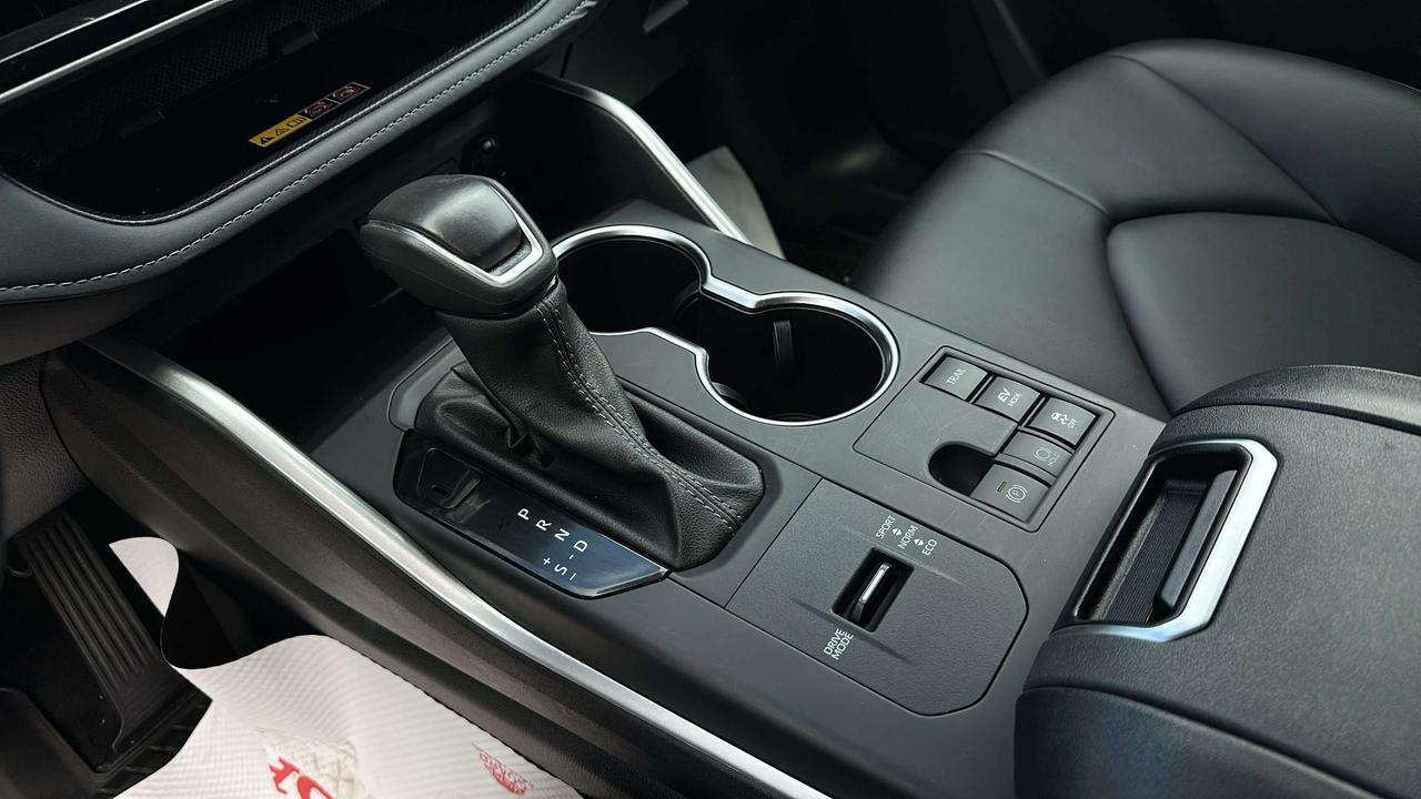 2025 Toyota Highlander XLE Photo