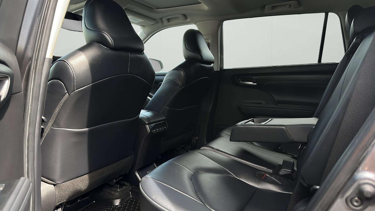 2025 Toyota Highlander XLE Photo