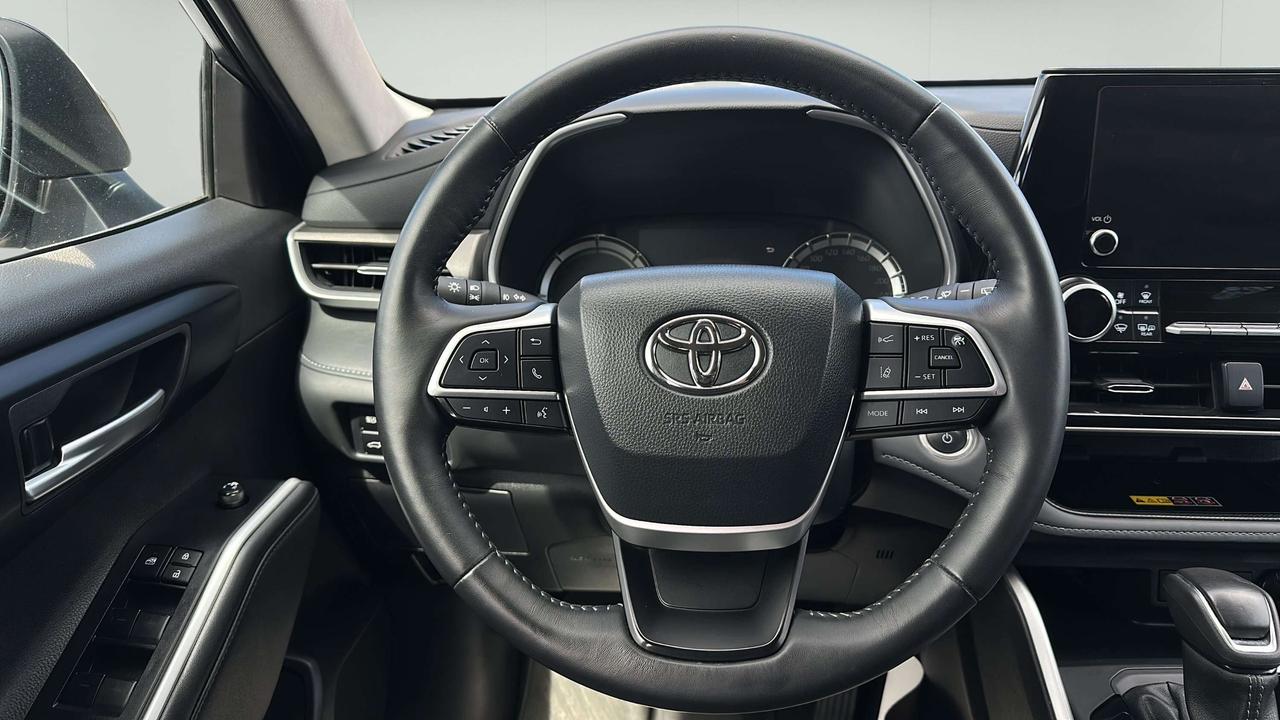 2025 Toyota Highlander XLE Photo