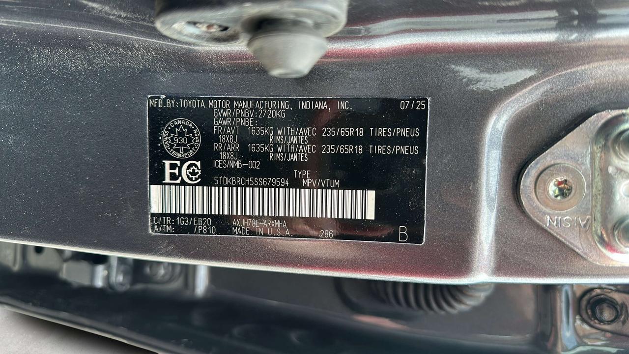 2025 Toyota Highlander XLE Photo