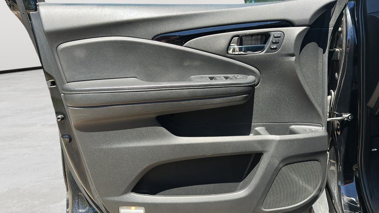 2021 Honda Pilot 8 Passenger Photo