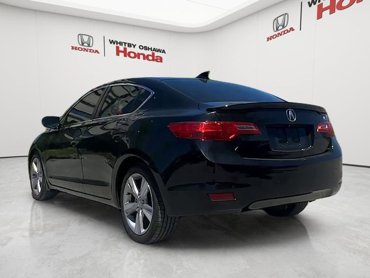 2013 Acura ILX 4dr Sdn Tech Pkg Photo