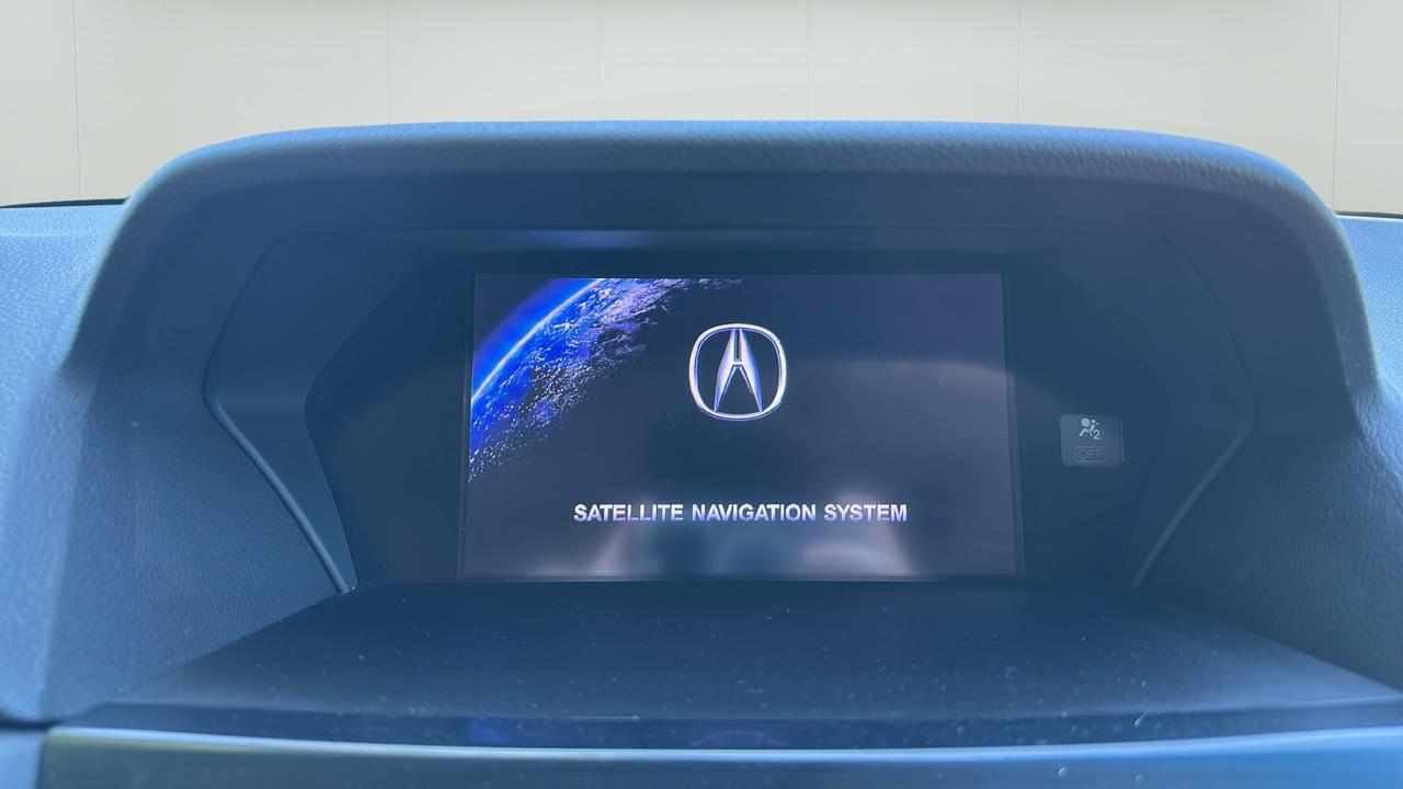 2013 Acura ILX 4dr Sdn Tech Pkg Photo