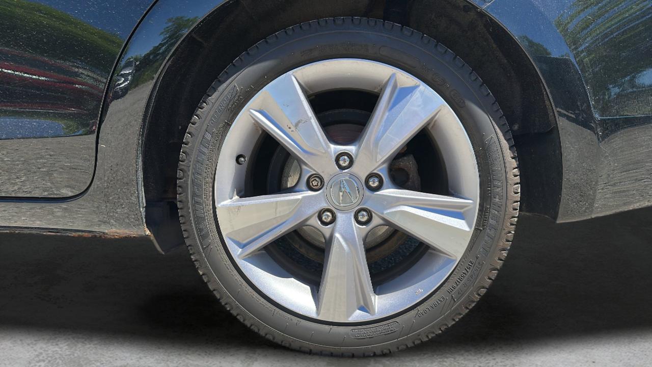 2013 Acura ILX 4dr Sdn Tech Pkg Photo