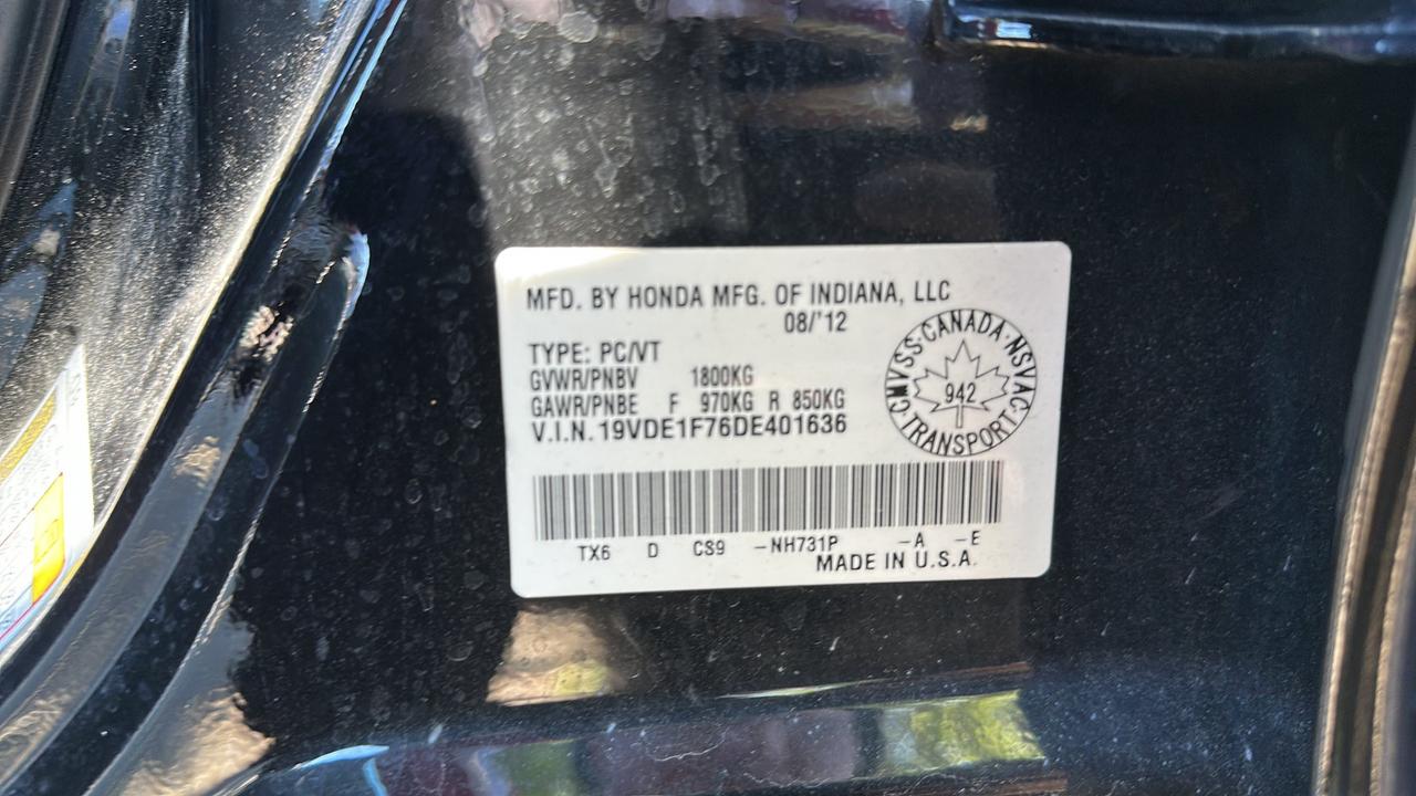 2013 Acura ILX 4dr Sdn Tech Pkg Photo