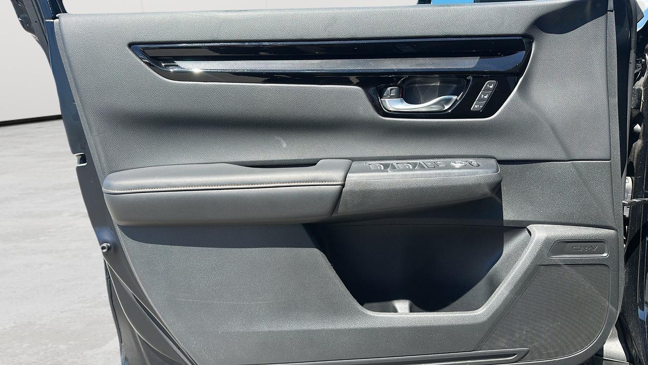 2025 Honda CR-V Hybrid Touring AWD Photo