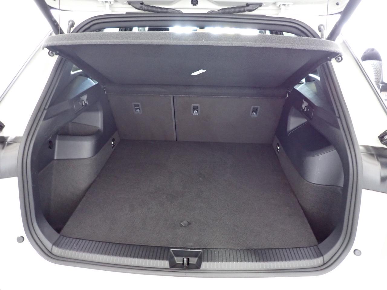 2026 Volkswagen Tiguan Highline Turbo R-Line AWD LEATHER NAVI SUNROOF Photo4