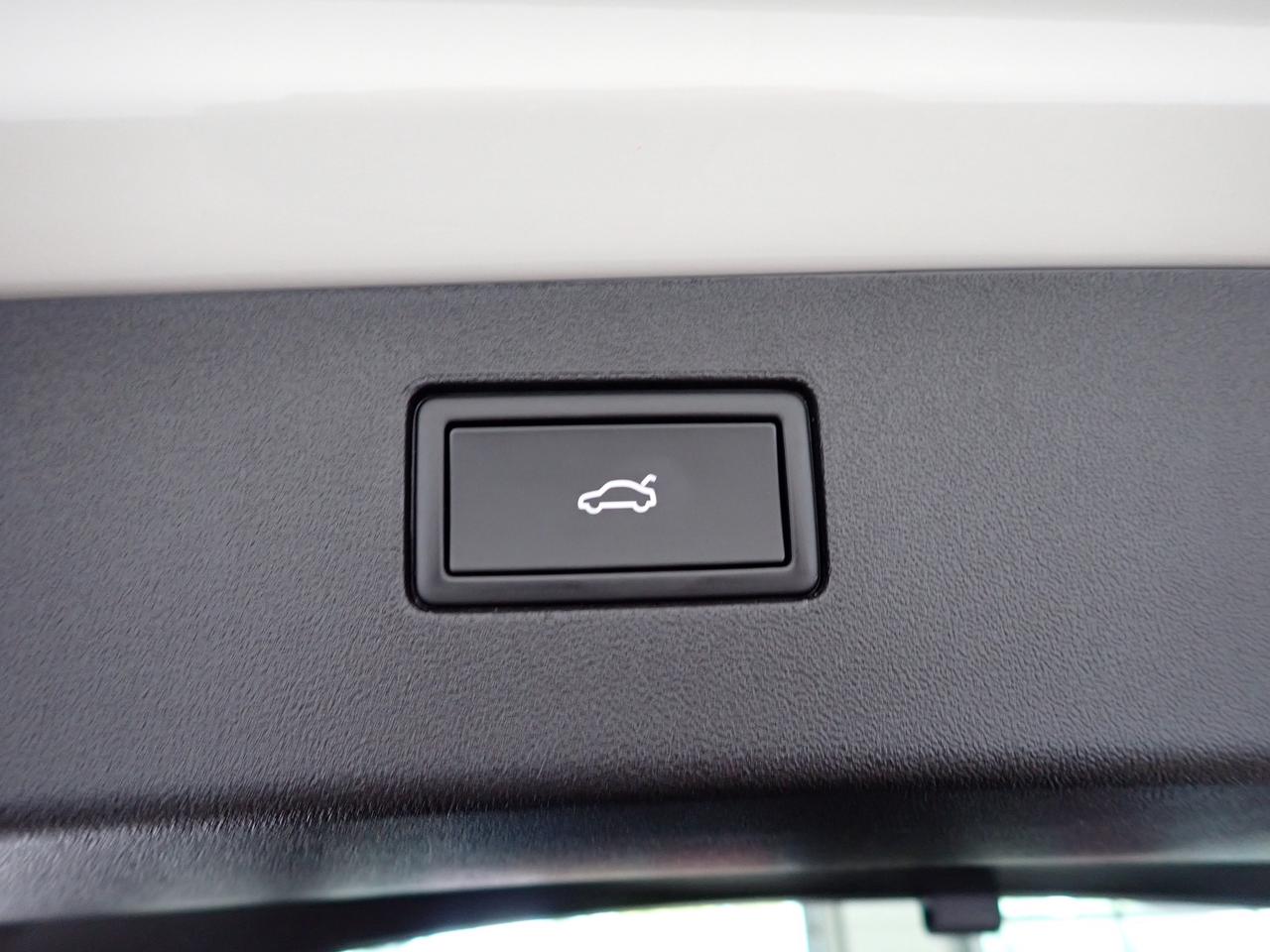 2026 Volkswagen Tiguan Highline Turbo R-Line AWD LEATHER NAVI SUNROOF Photo