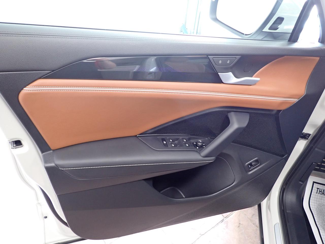 2026 Volkswagen Tiguan Highline Turbo R-Line AWD LEATHER NAVI SUNROOF Photo