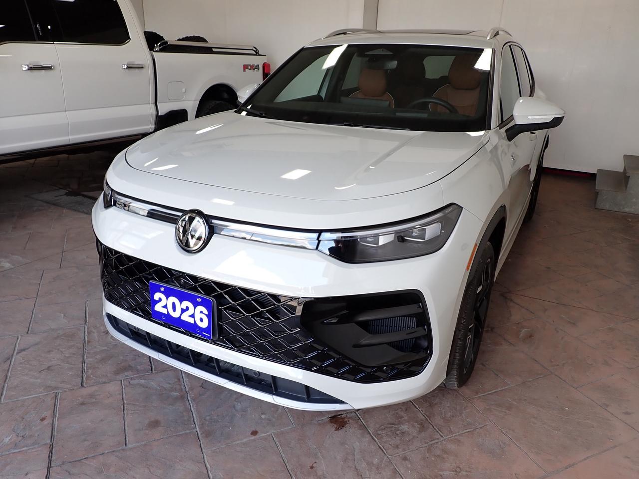 2026 Volkswagen Tiguan Highline Turbo R-Line AWD LEATHER NAVI SUNROOF Photo