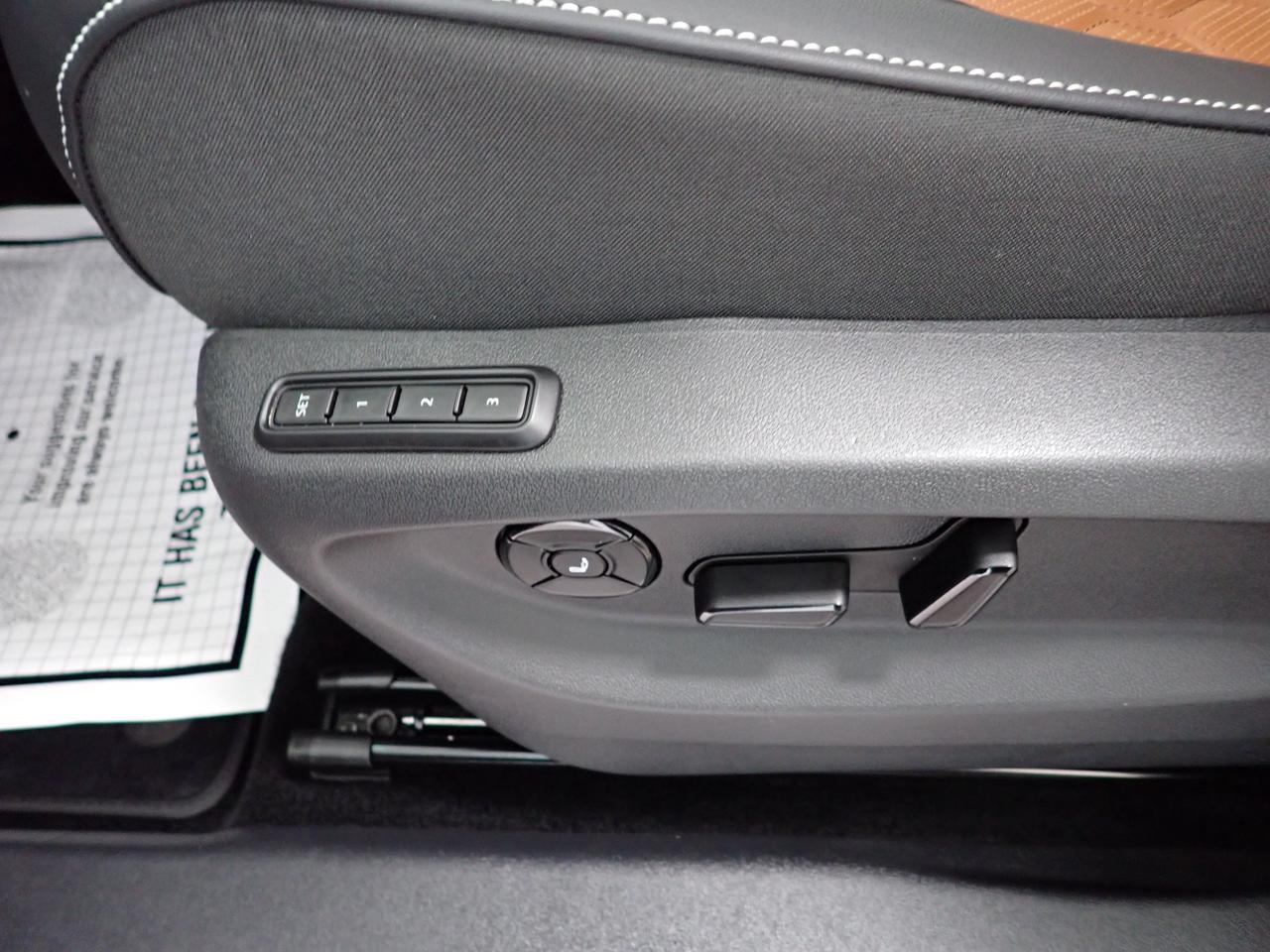 2026 Volkswagen Tiguan Highline Turbo R-Line AWD LEATHER NAVI SUNROOF Photo