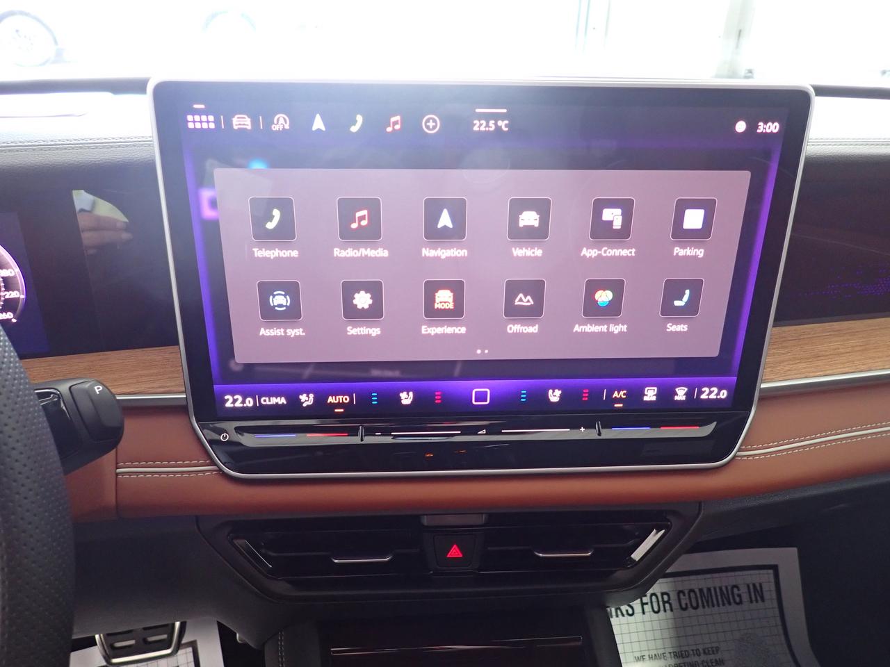 2026 Volkswagen Tiguan Highline Turbo R-Line AWD LEATHER NAVI SUNROOF Photo