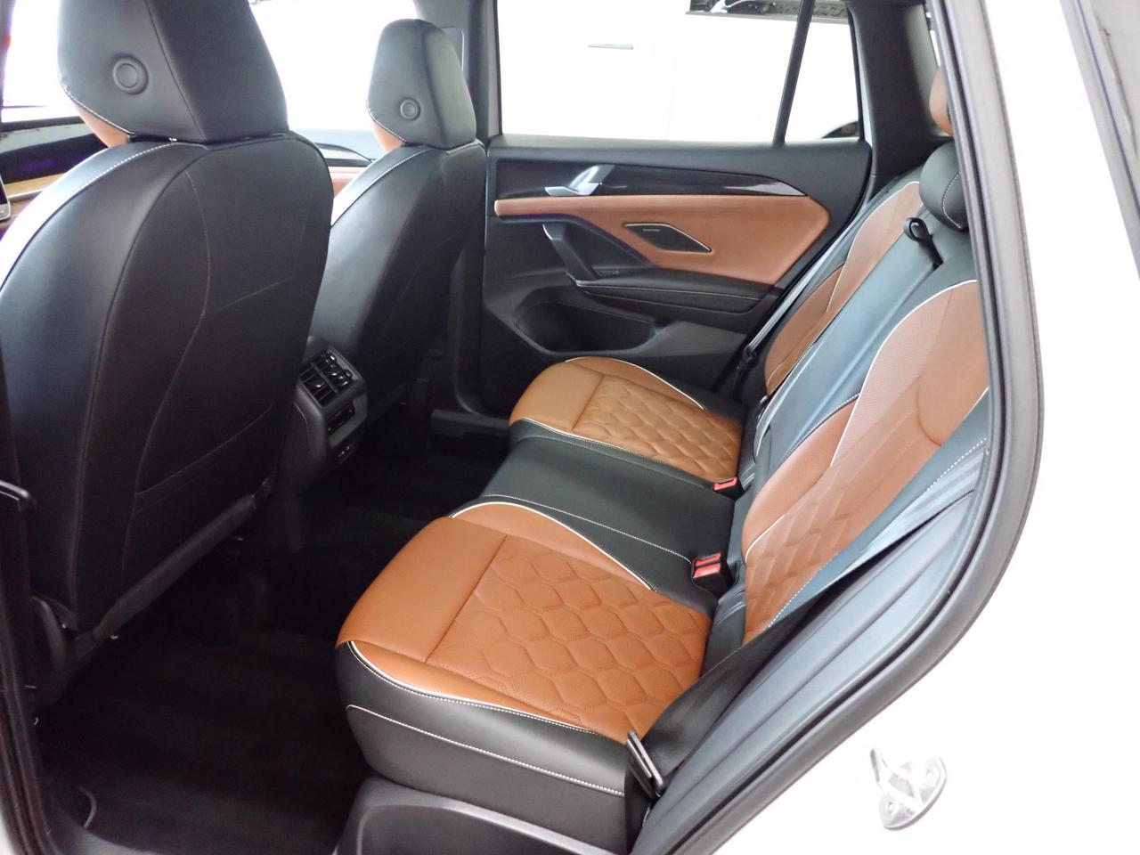 2026 Volkswagen Tiguan Highline Turbo R-Line AWD LEATHER NAVI SUNROOF Photo
