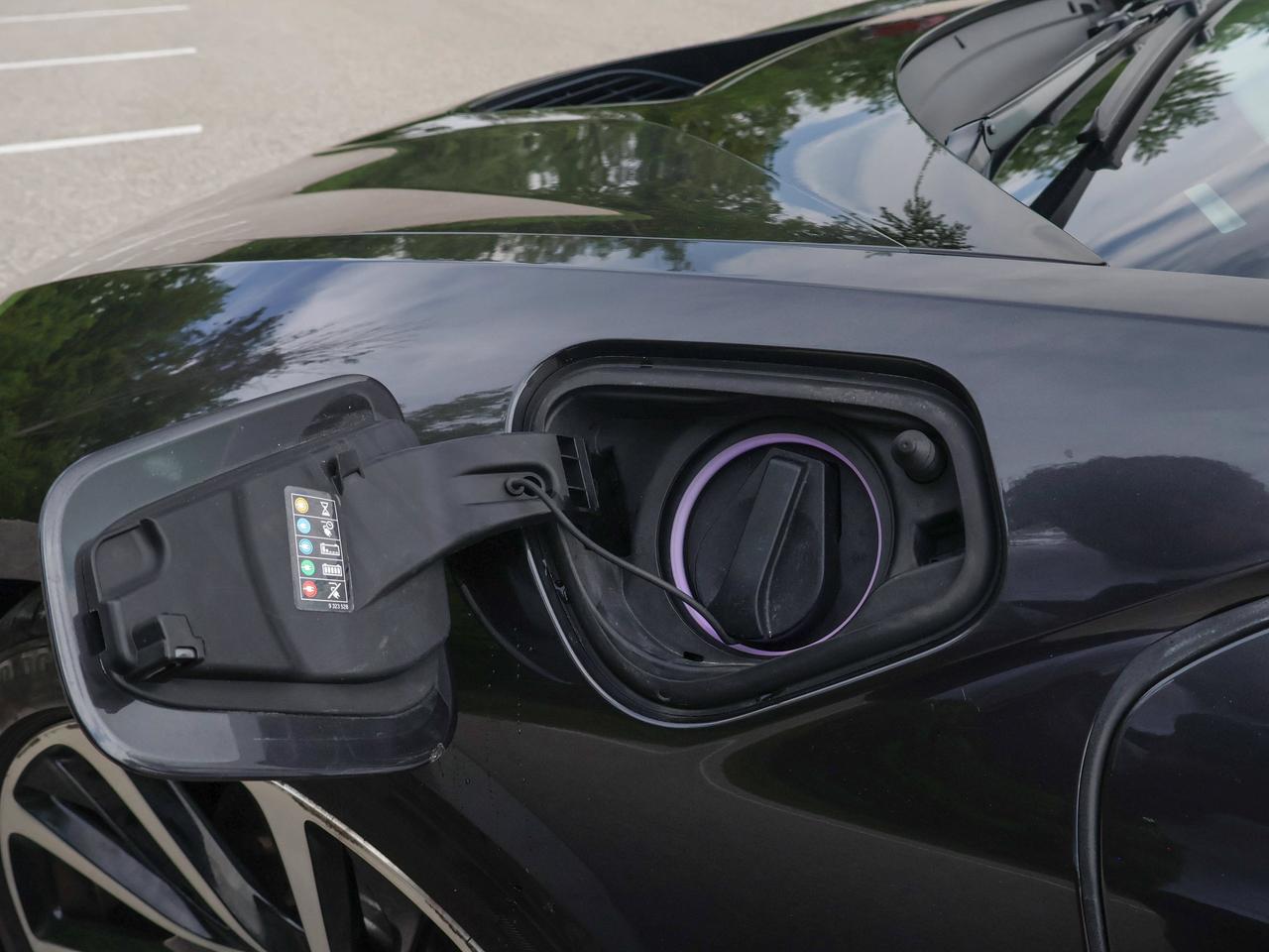 2015 BMW i8  Photo