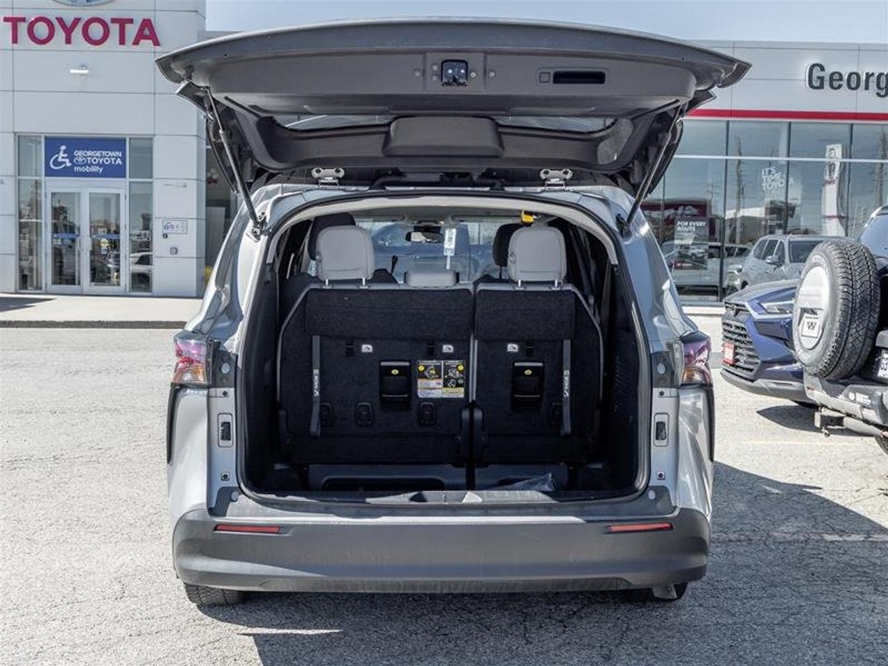 2025 Toyota Sienna Hybrid Sienna LE AWD 8-Pass Heated Front Seats| Backup Camera| Navi| Tri-Zone Climate| LE| AWD Photo