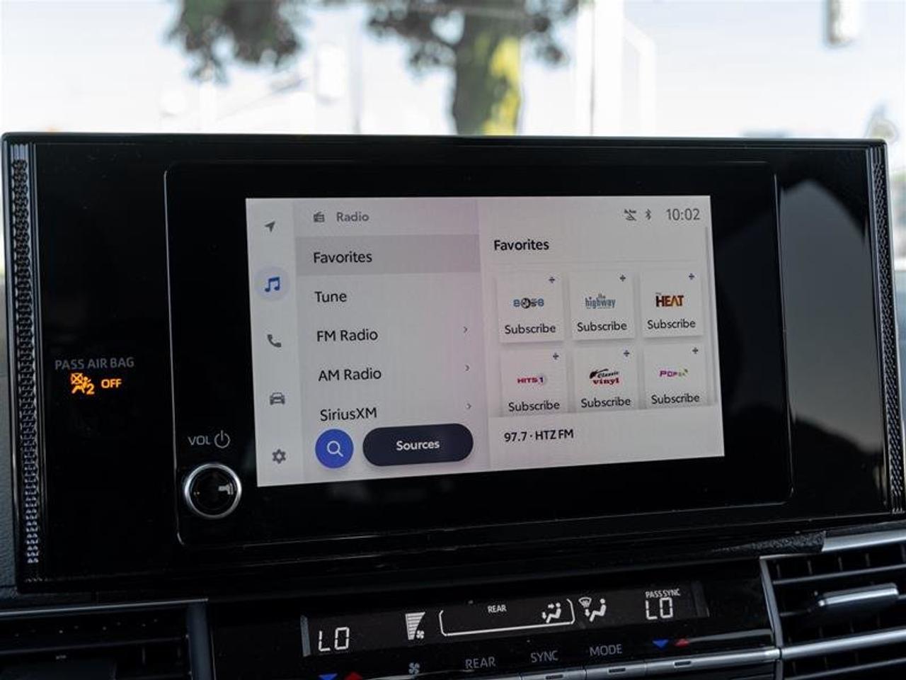 2025 Toyota Sienna Hybrid Sienna LE AWD 8-Pass Heated Front Seats| Backup Camera| Navi| Tri-Zone Climate| LE| AWD Photo