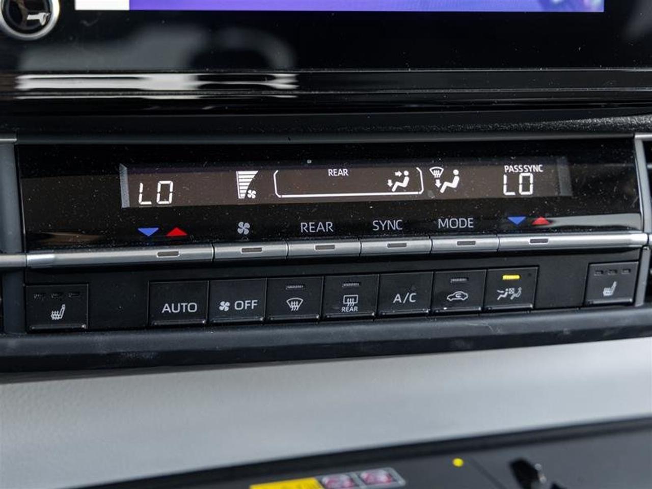 2025 Toyota Sienna Hybrid Sienna LE AWD 8-Pass Heated Front Seats| Backup Camera| Navi| Tri-Zone Climate| LE| AWD Photo