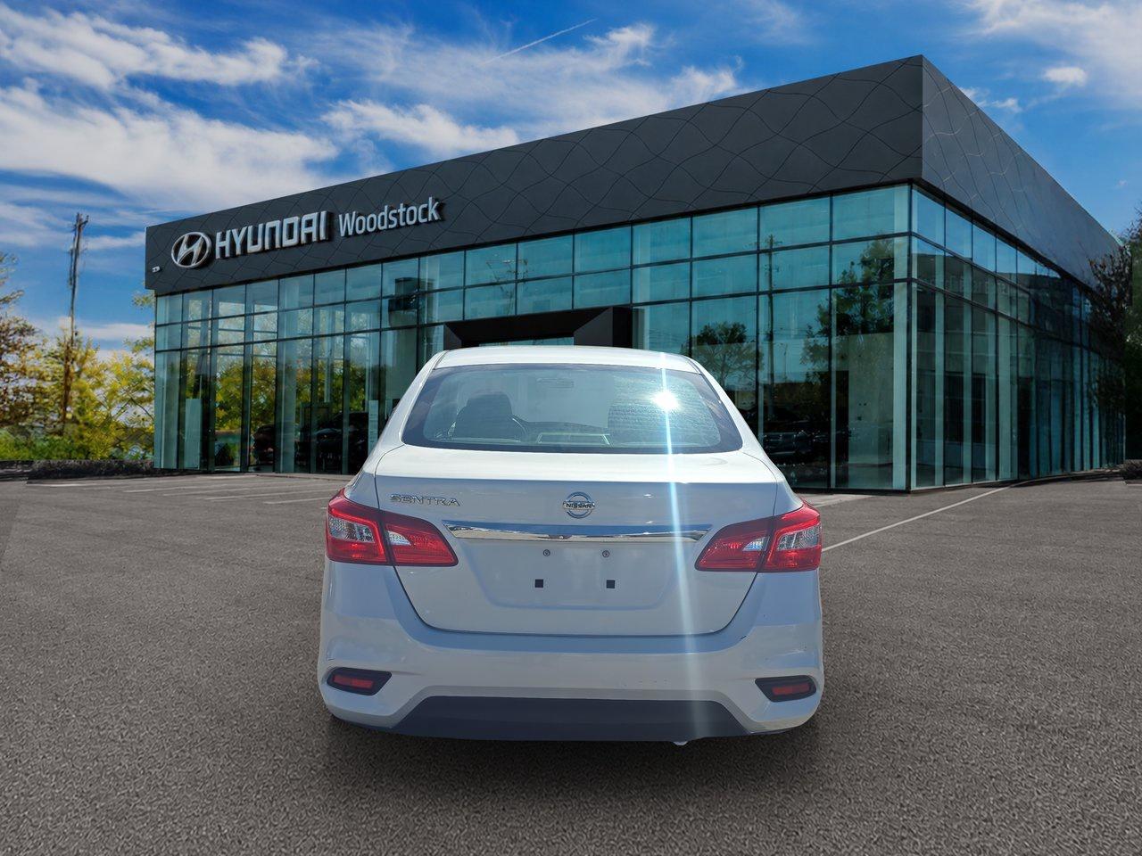 2017 Nissan Sentra 1.8 S CVT Photo