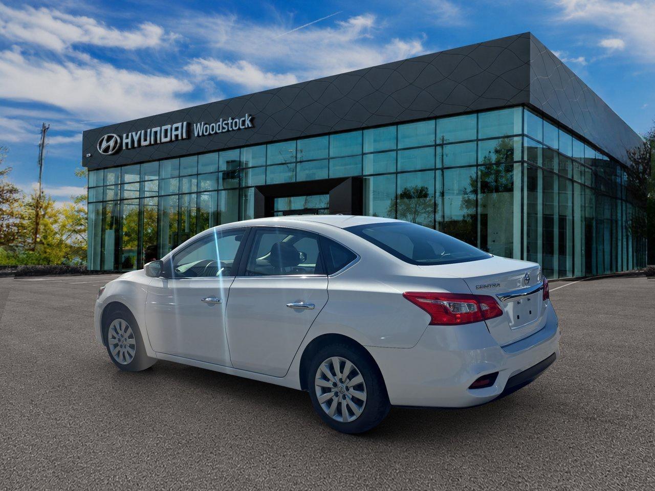 2017 Nissan Sentra 1.8 S CVT Photo3