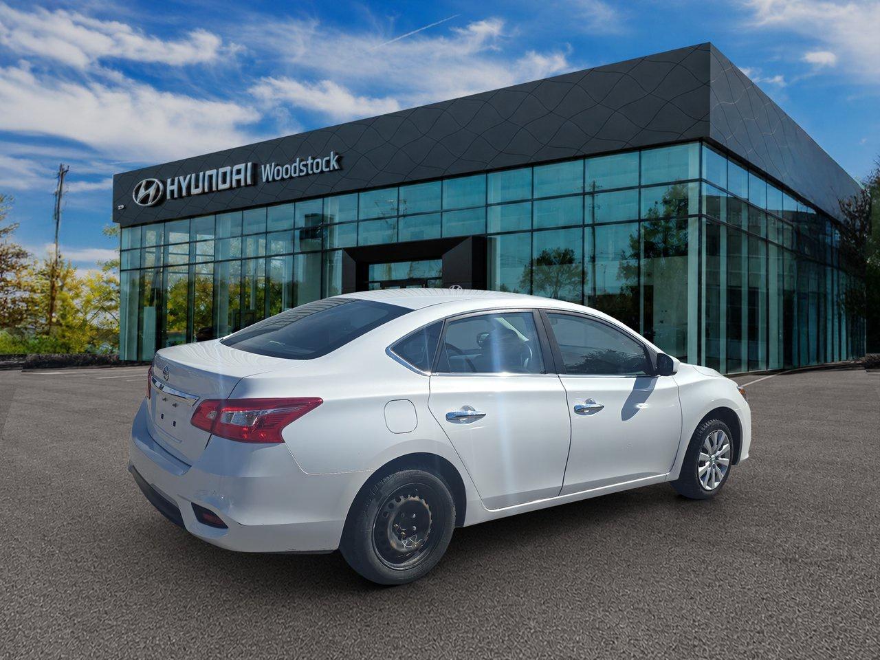 2017 Nissan Sentra 1.8 S CVT Photo
