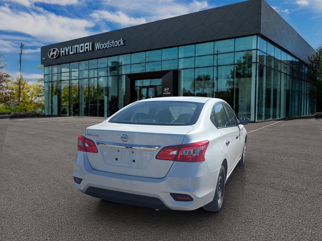 2017 Nissan Sentra 1.8 S CVT Photo
