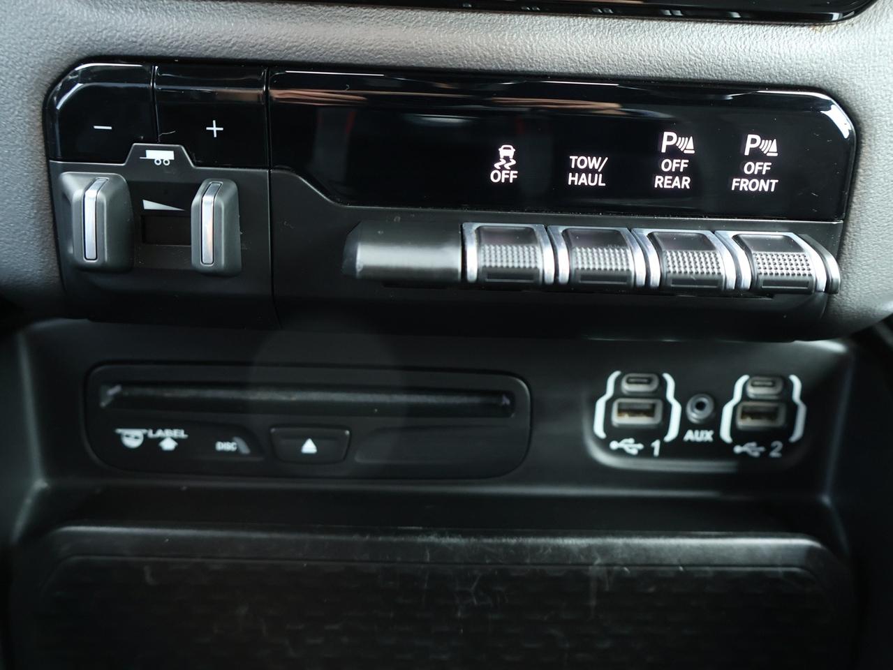 2019 RAM 1500 BIG HORN HEMI 4WD CERTIFIED *20 SERVICE RECORDS* CAMERA NAV BLUETOOTH HEATED SEATS CRUISE ALLOYS Photo