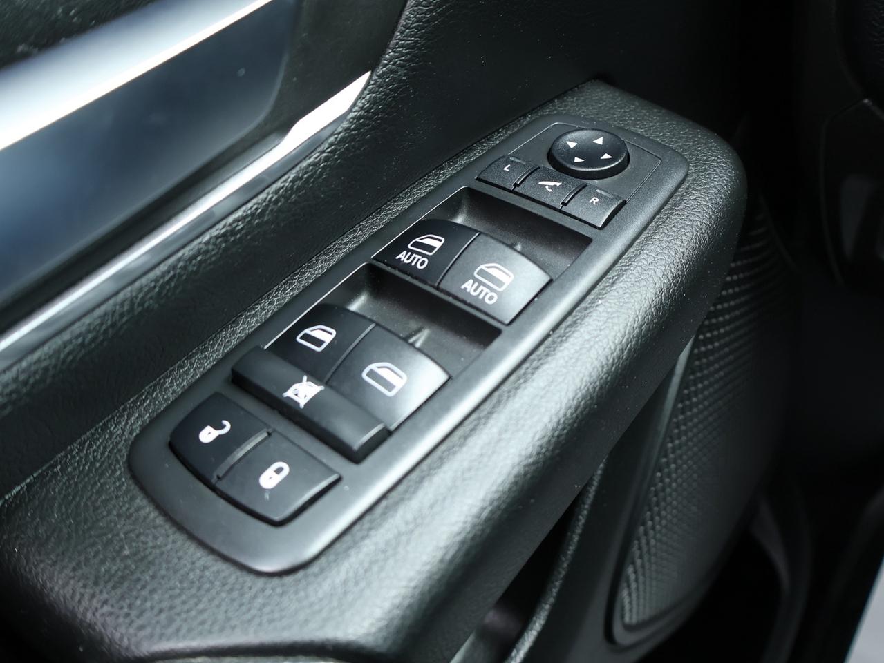 2019 RAM 1500 BIG HORN HEMI 4WD CERTIFIED *20 SERVICE RECORDS* CAMERA NAV BLUETOOTH HEATED SEATS CRUISE ALLOYS Photo