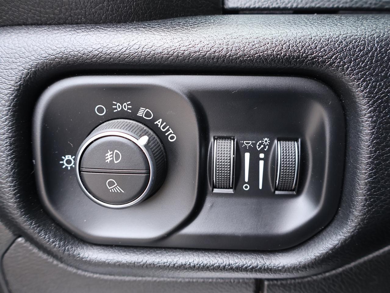 2019 RAM 1500 BIG HORN HEMI 4WD CERTIFIED *20 SERVICE RECORDS* CAMERA NAV BLUETOOTH HEATED SEATS CRUISE ALLOYS Photo