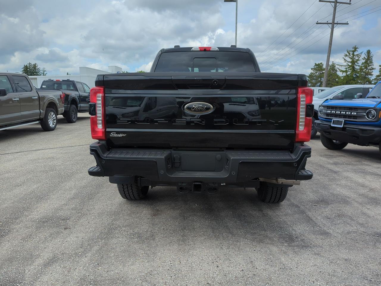 2026 Ford F-250 Lariat Crew Cab 4x4 Photo4