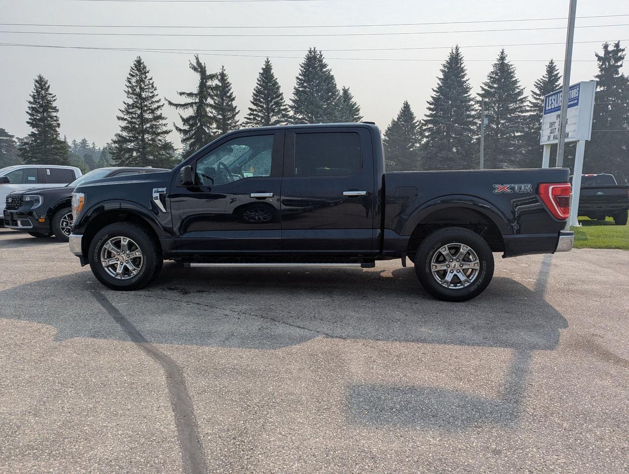 2021 Ford F-150 XLT 4WD SuperCrew 5.5' Box Photo2