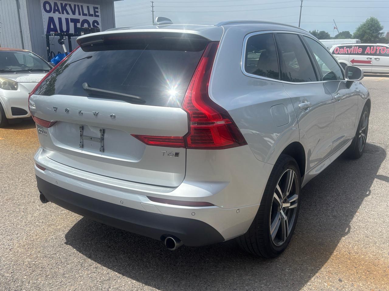 2018 Volvo XC60 T6 AWD Momentum Photo