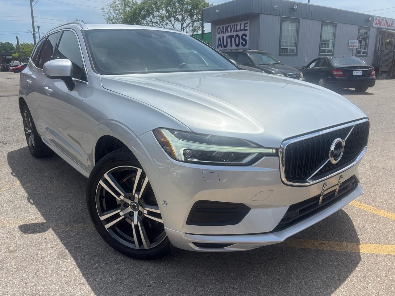 2018 Volvo XC60 T6 AWD Momentum Photo