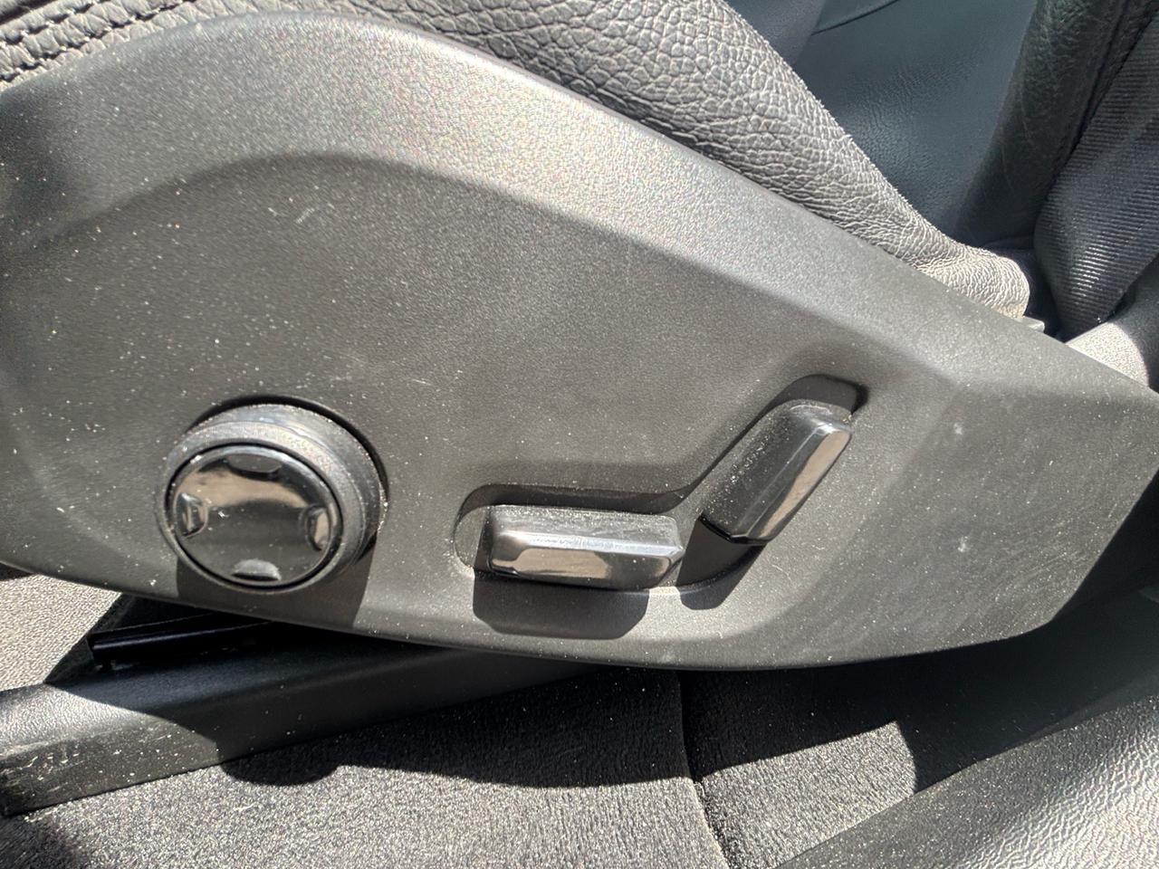 2018 Volvo XC60 T6 AWD Momentum Photo