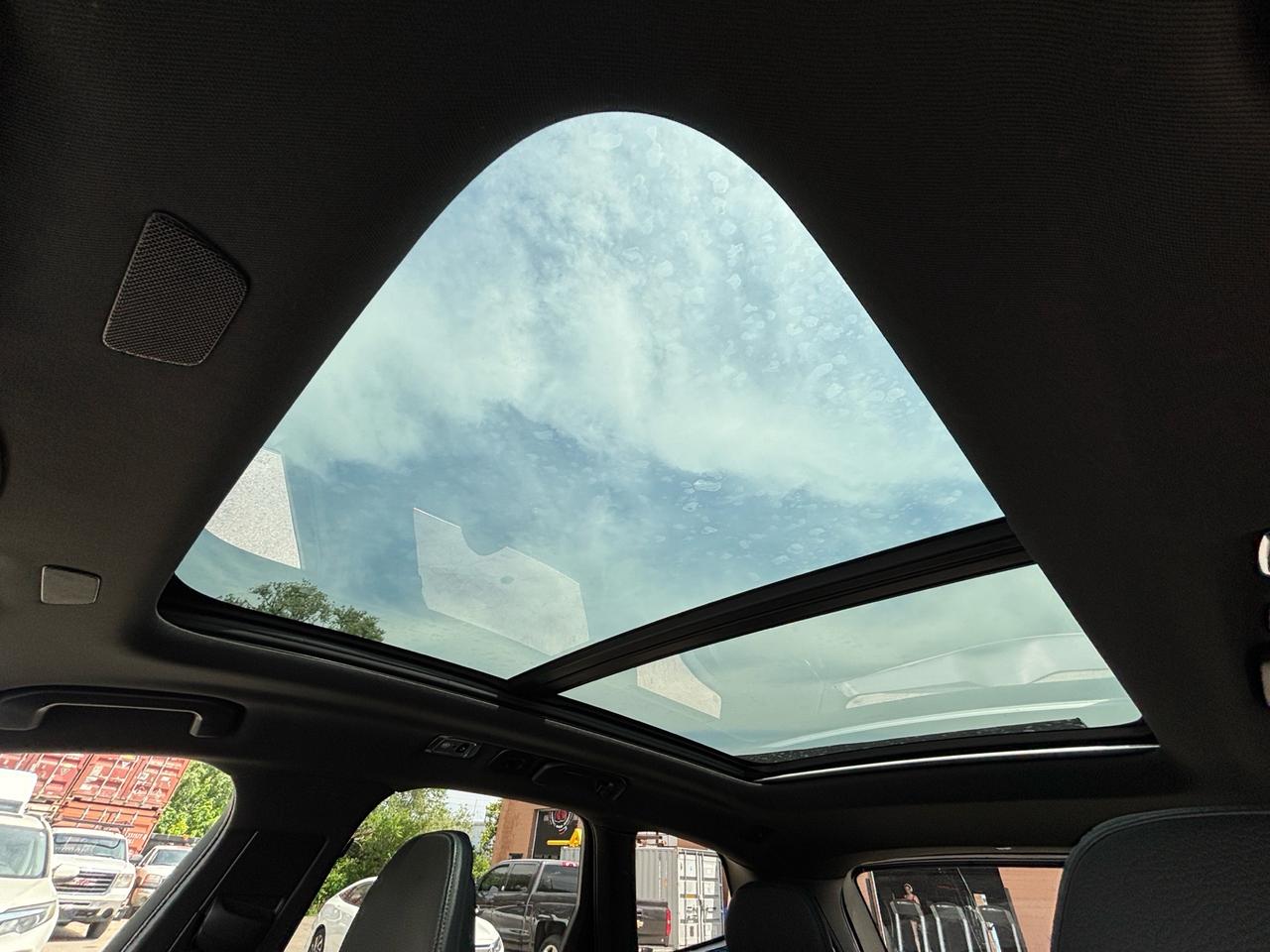 2018 Volvo XC60 T6 AWD Momentum Photo